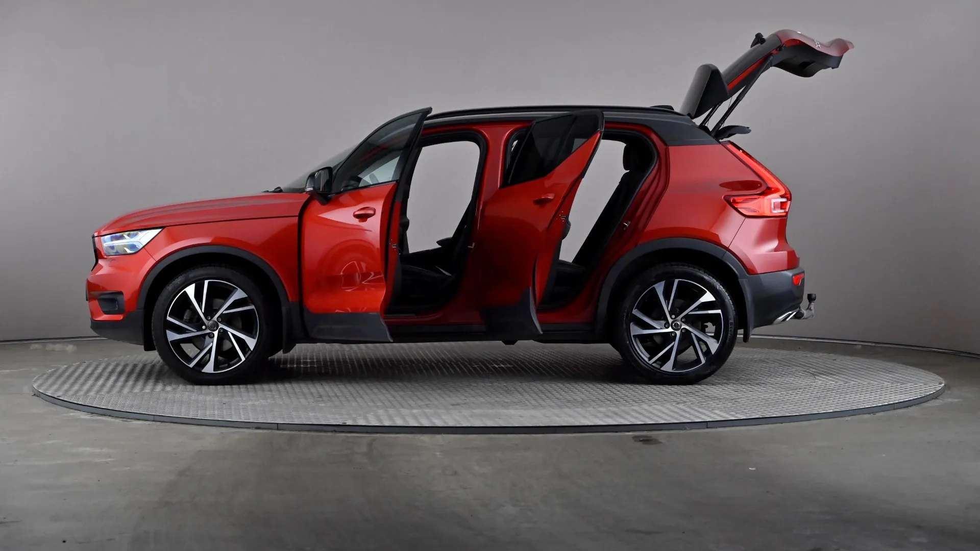 2020 VOLVO XC40 2020 VOLVO XC40