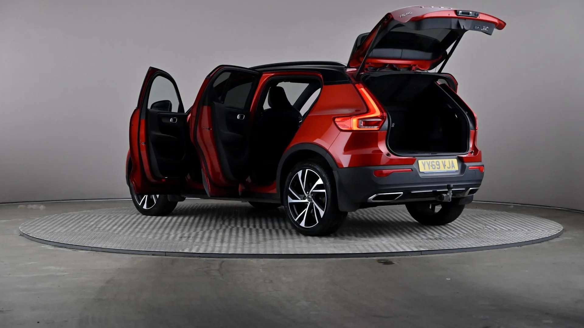 2020 VOLVO XC40 2020 VOLVO XC40