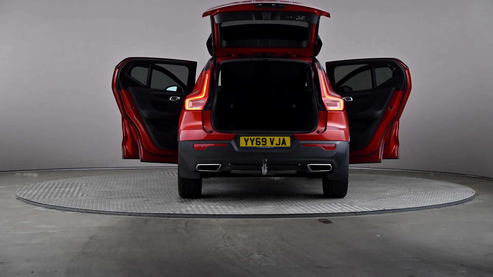 2020 VOLVO XC40 2020 VOLVO XC40