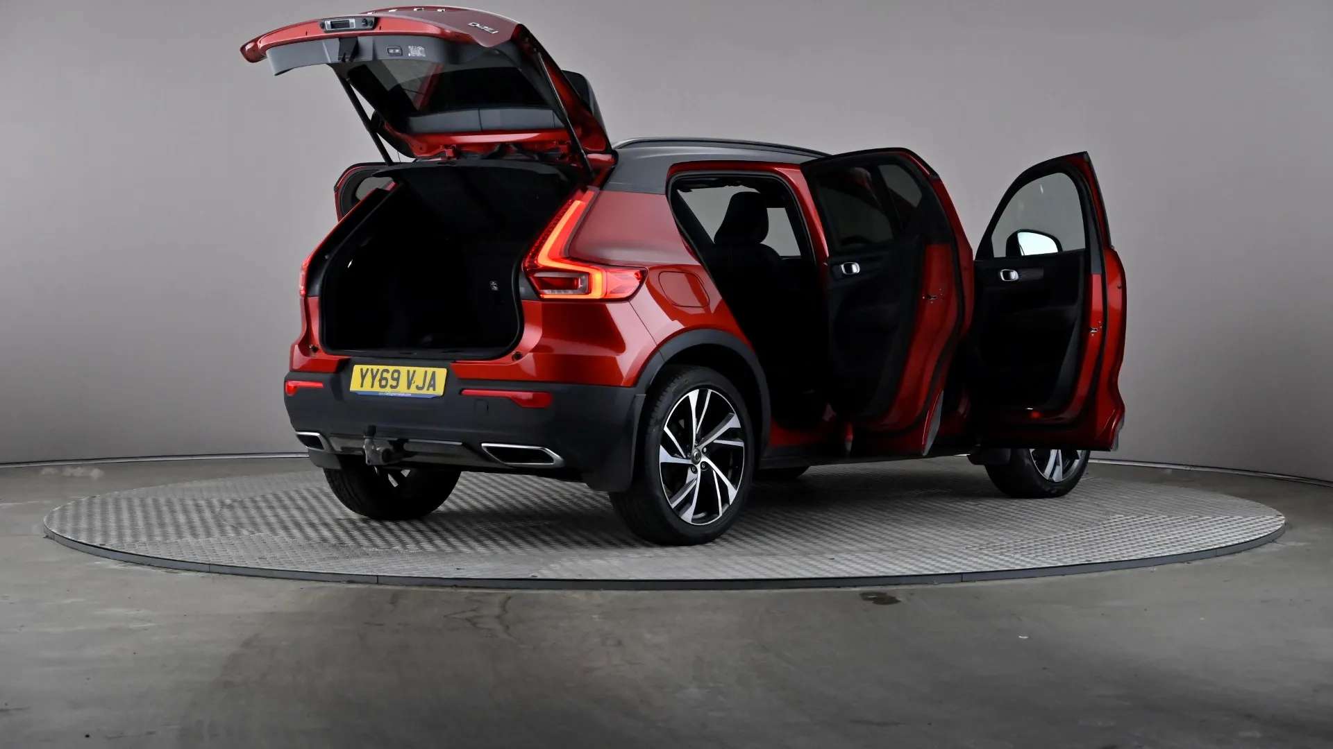 2020 VOLVO XC40 2020 VOLVO XC40
