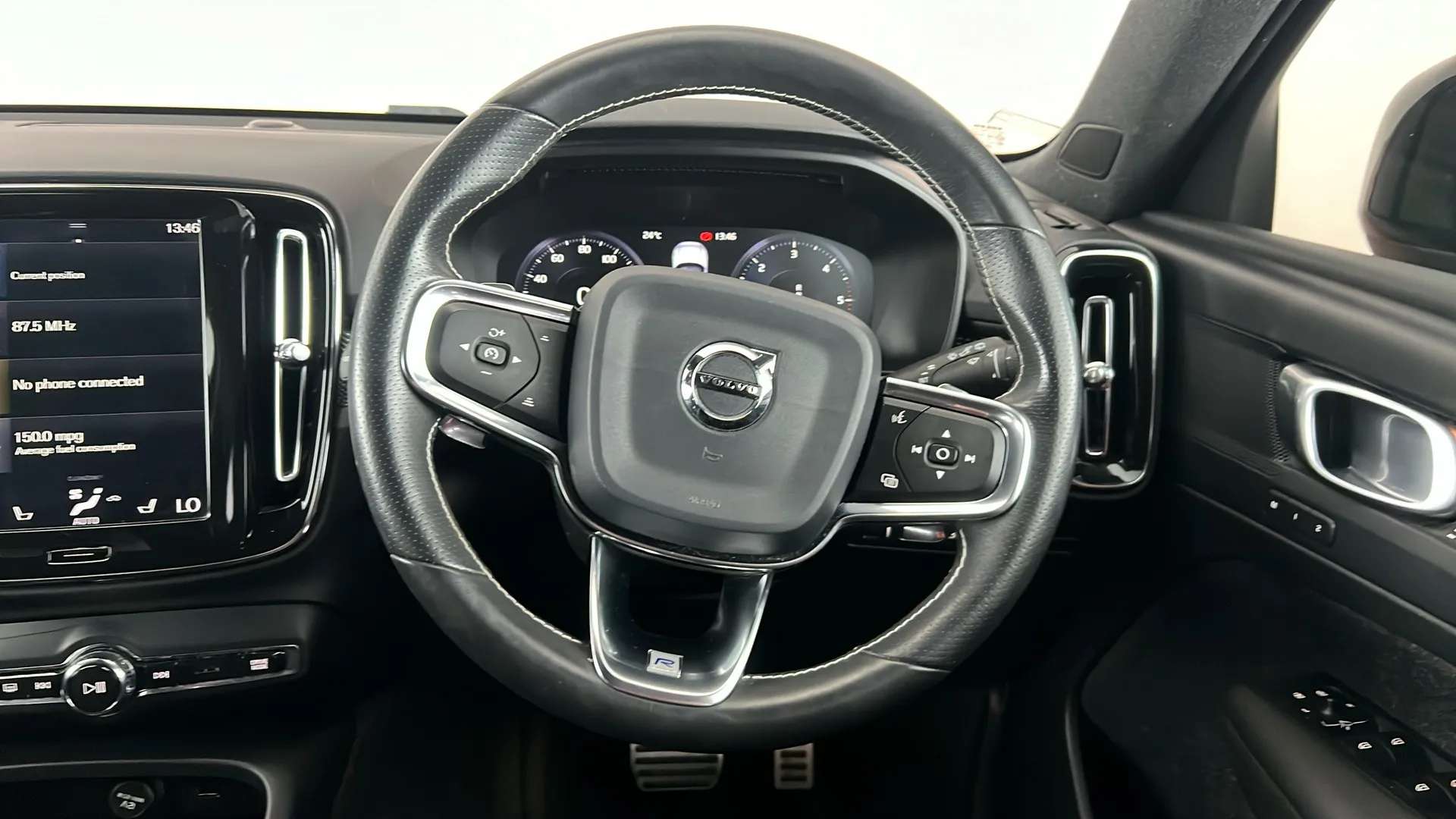 2020 VOLVO XC40 2020 VOLVO XC40