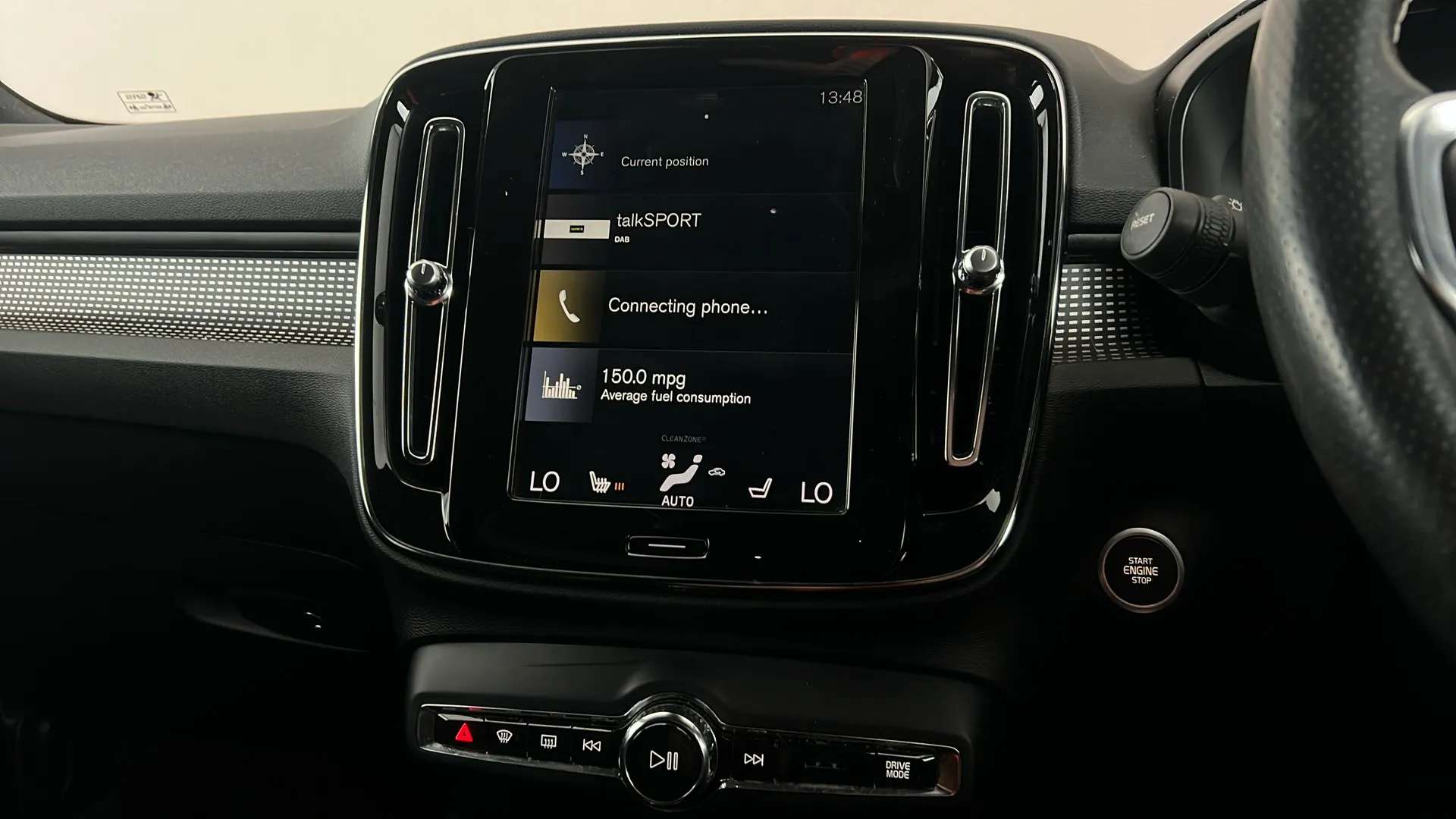 2020 VOLVO XC40 2020 VOLVO XC40