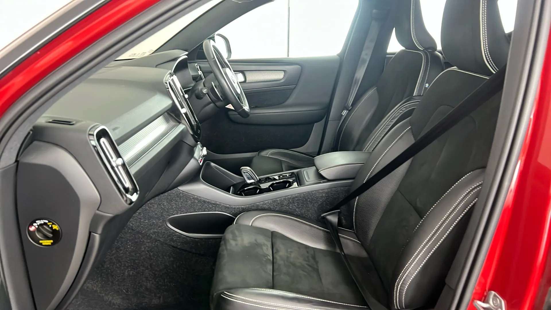 2020 VOLVO XC40 2020 VOLVO XC40