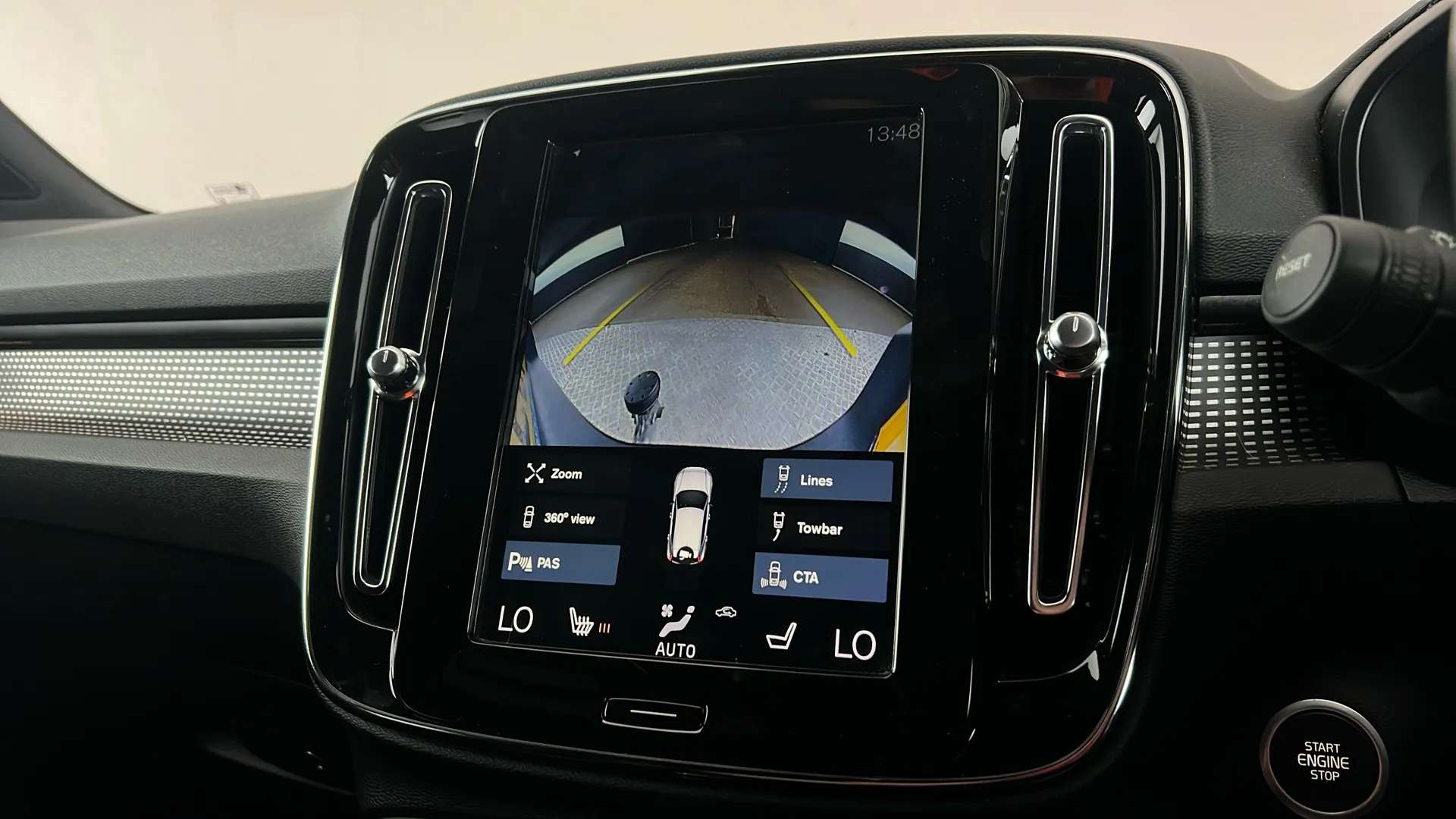 2020 VOLVO XC40 2020 VOLVO XC40