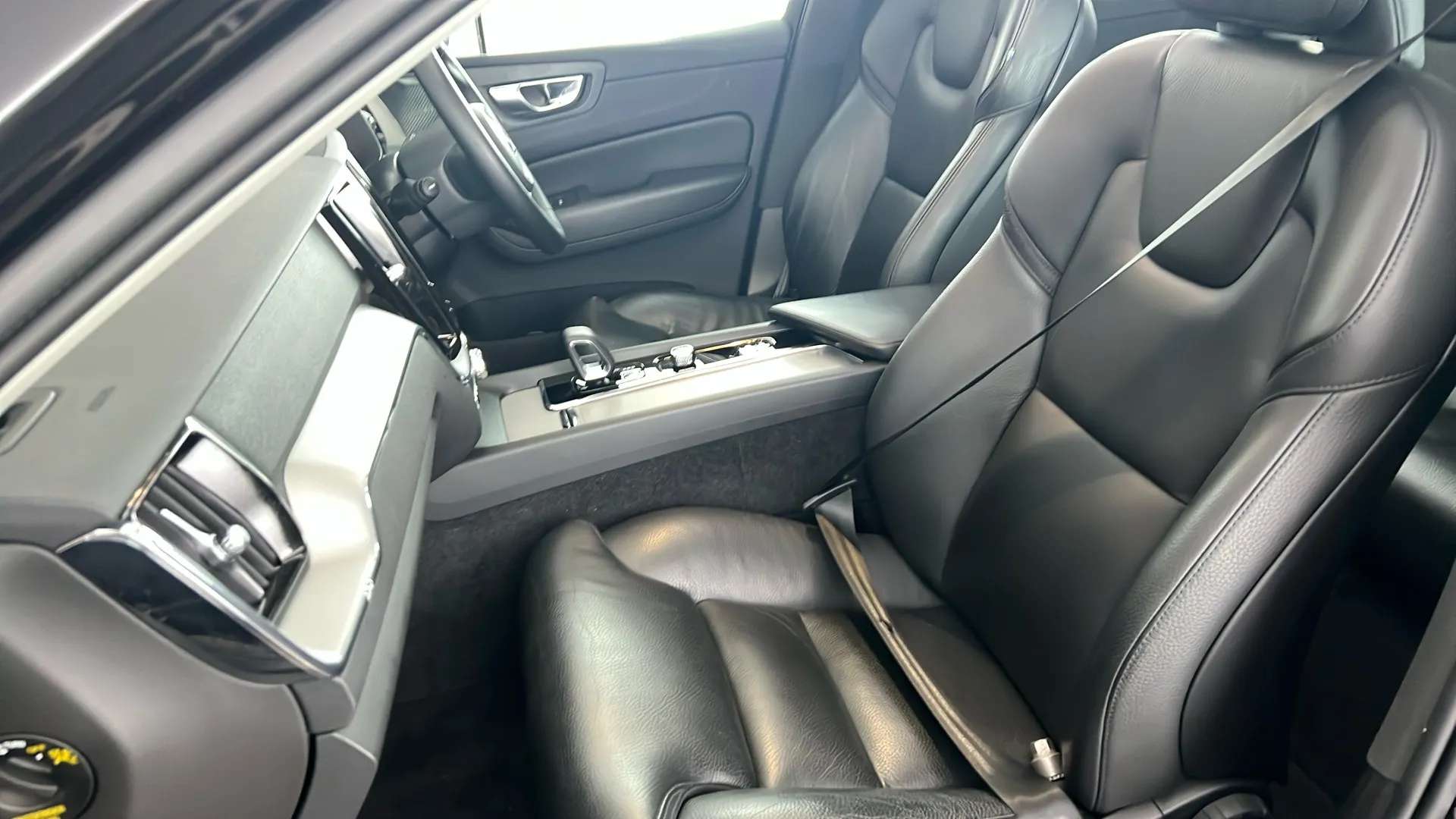 2023 VOLVO XC60 2023 VOLVO XC60