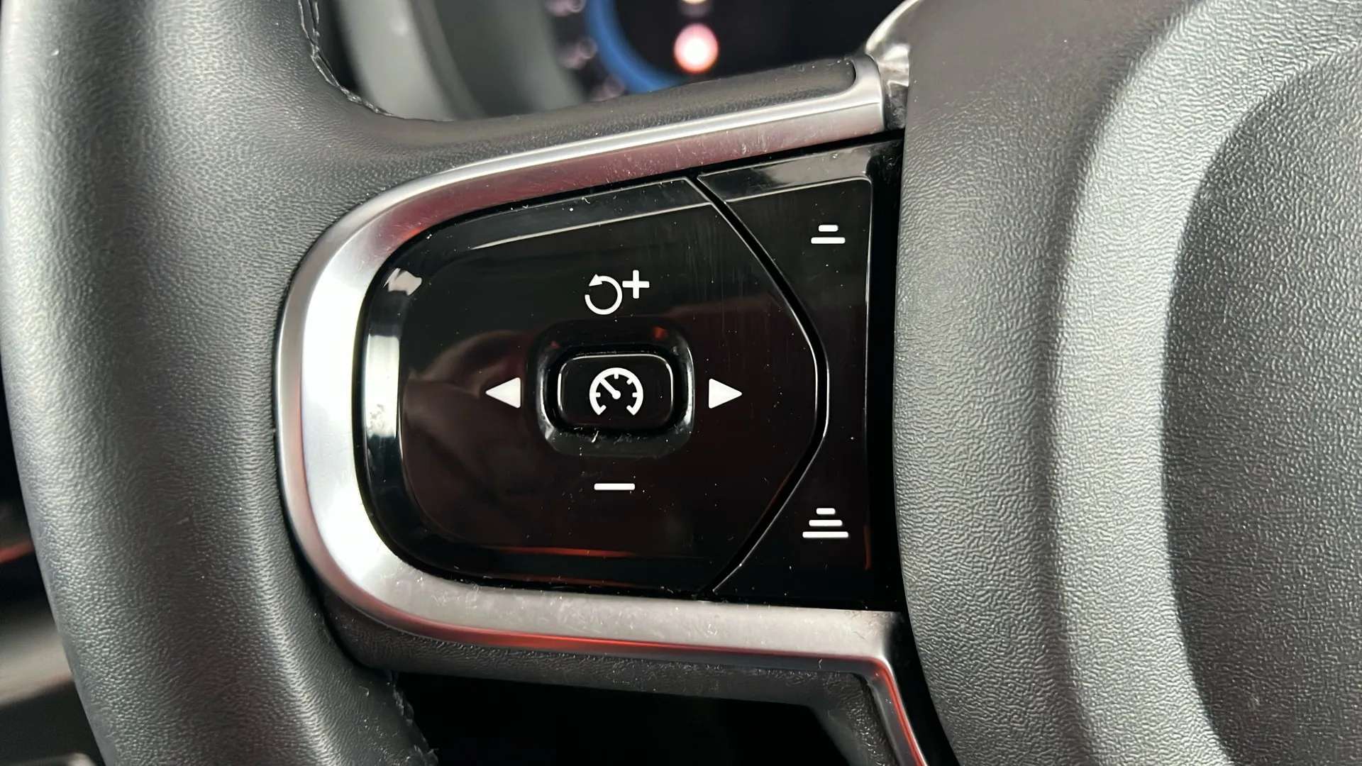 2023 VOLVO XC60 2023 VOLVO XC60