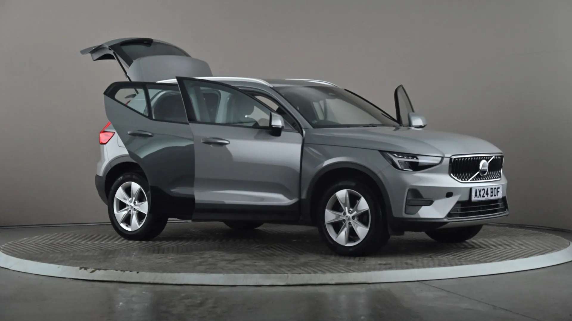 2024 VOLVO XC40 2024 VOLVO XC40