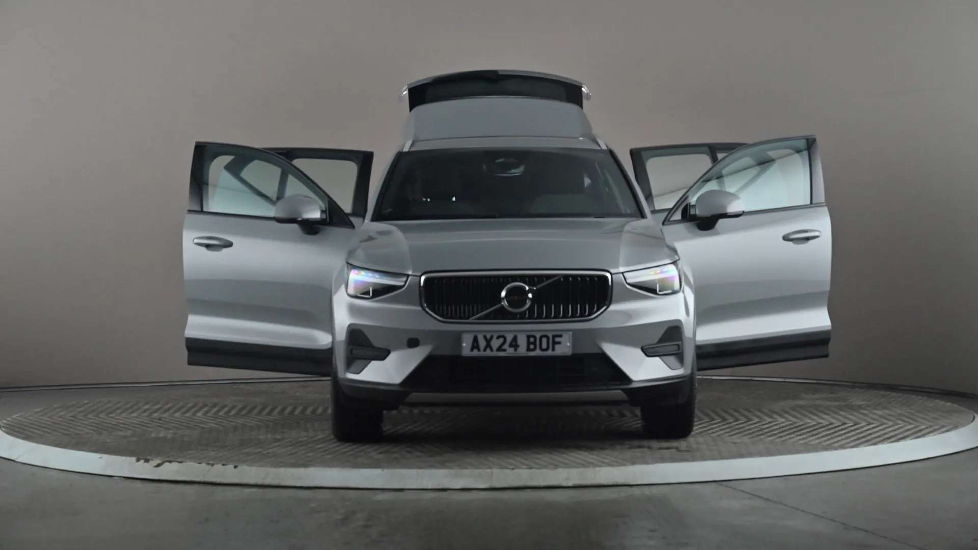 2024 VOLVO XC40 2024 VOLVO XC40