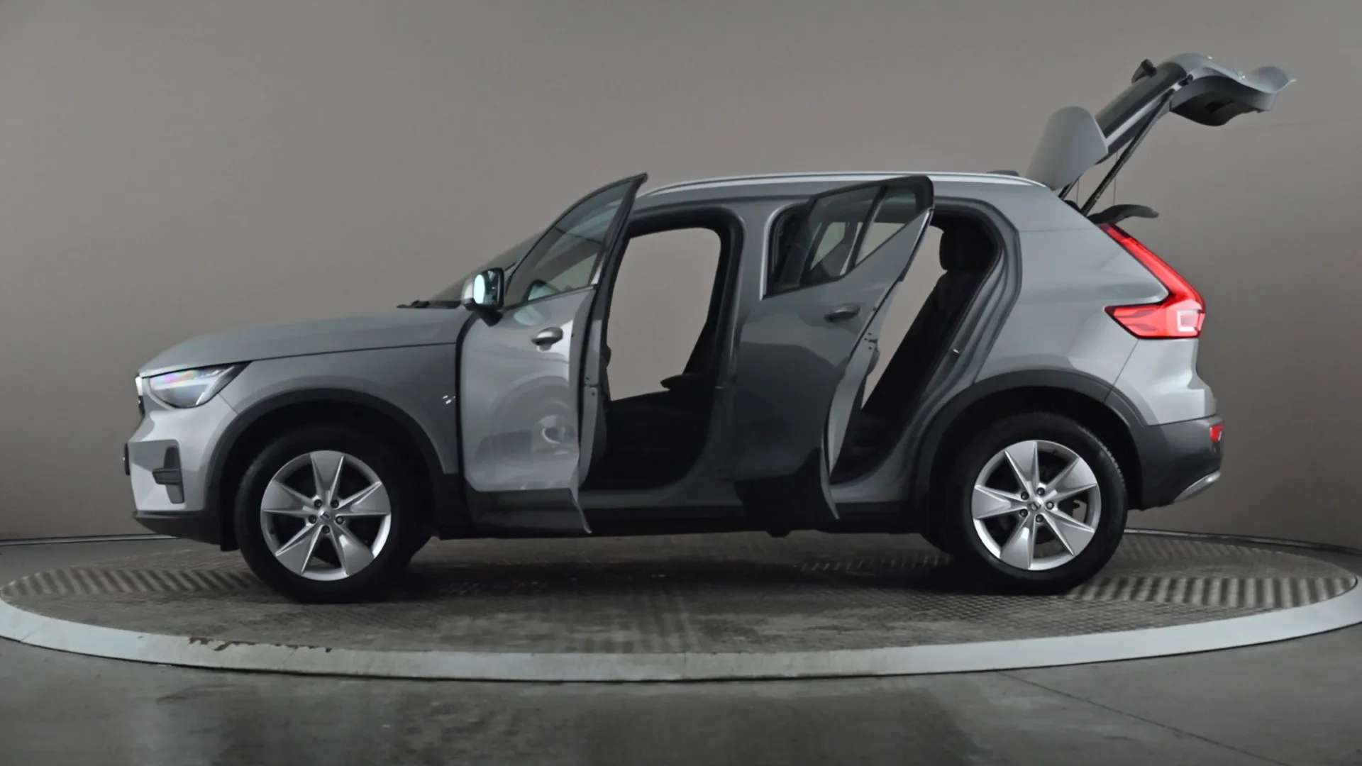 2024 VOLVO XC40 2024 VOLVO XC40