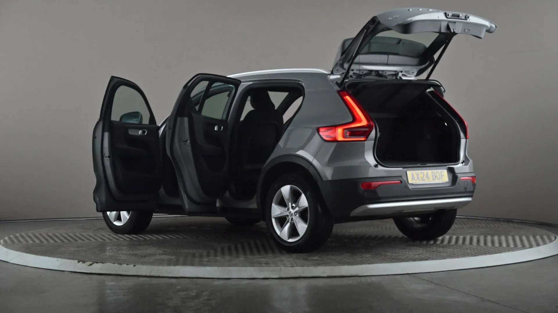 2024 VOLVO XC40 2024 VOLVO XC40