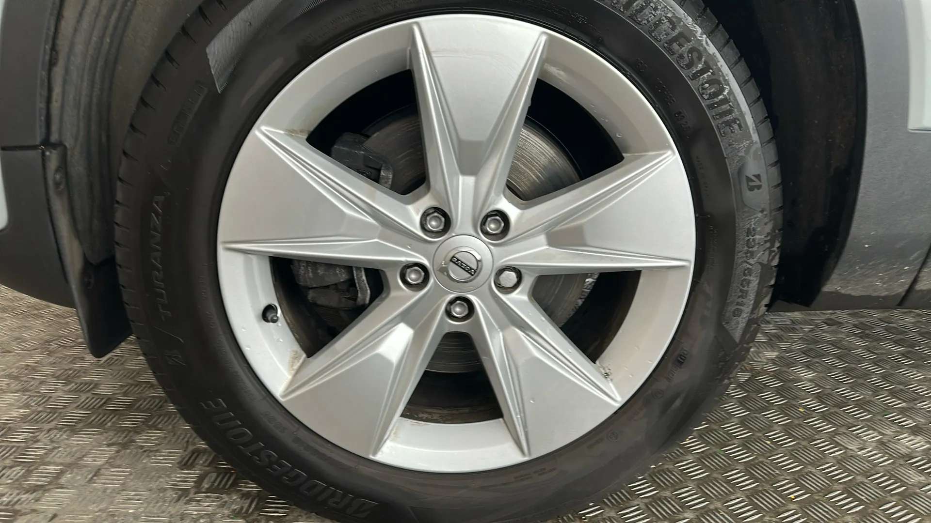 2024 VOLVO XC40 2024 VOLVO XC40