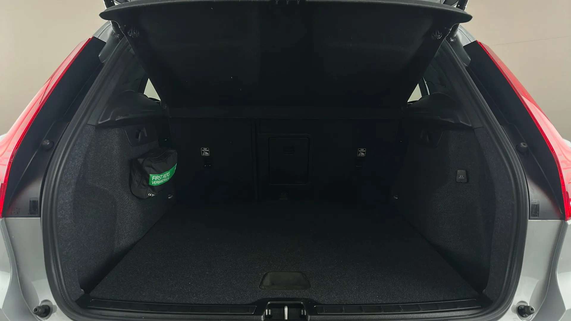 2024 VOLVO XC40 2024 VOLVO XC40