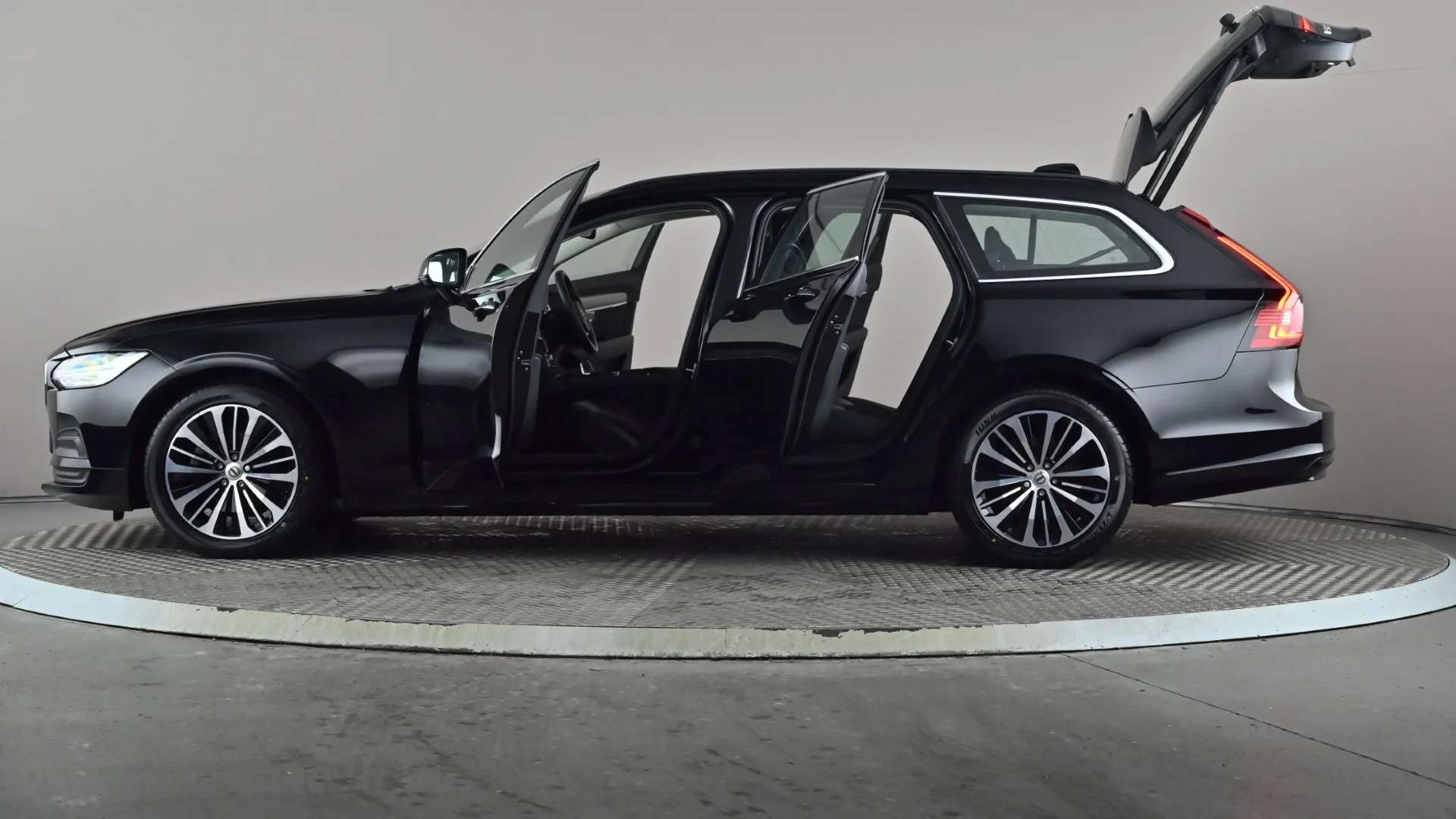 2022 VOLVO V90 2022 VOLVO V90