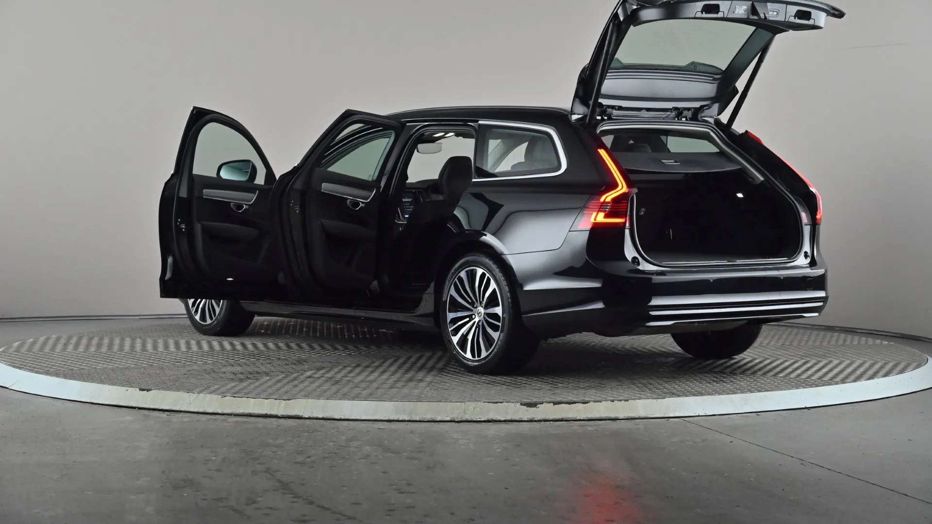 2022 VOLVO V90 2022 VOLVO V90