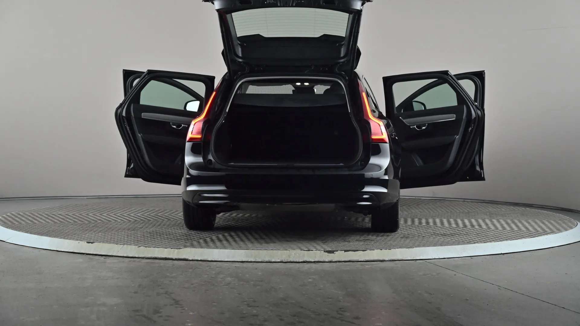 2022 VOLVO V90 2022 VOLVO V90