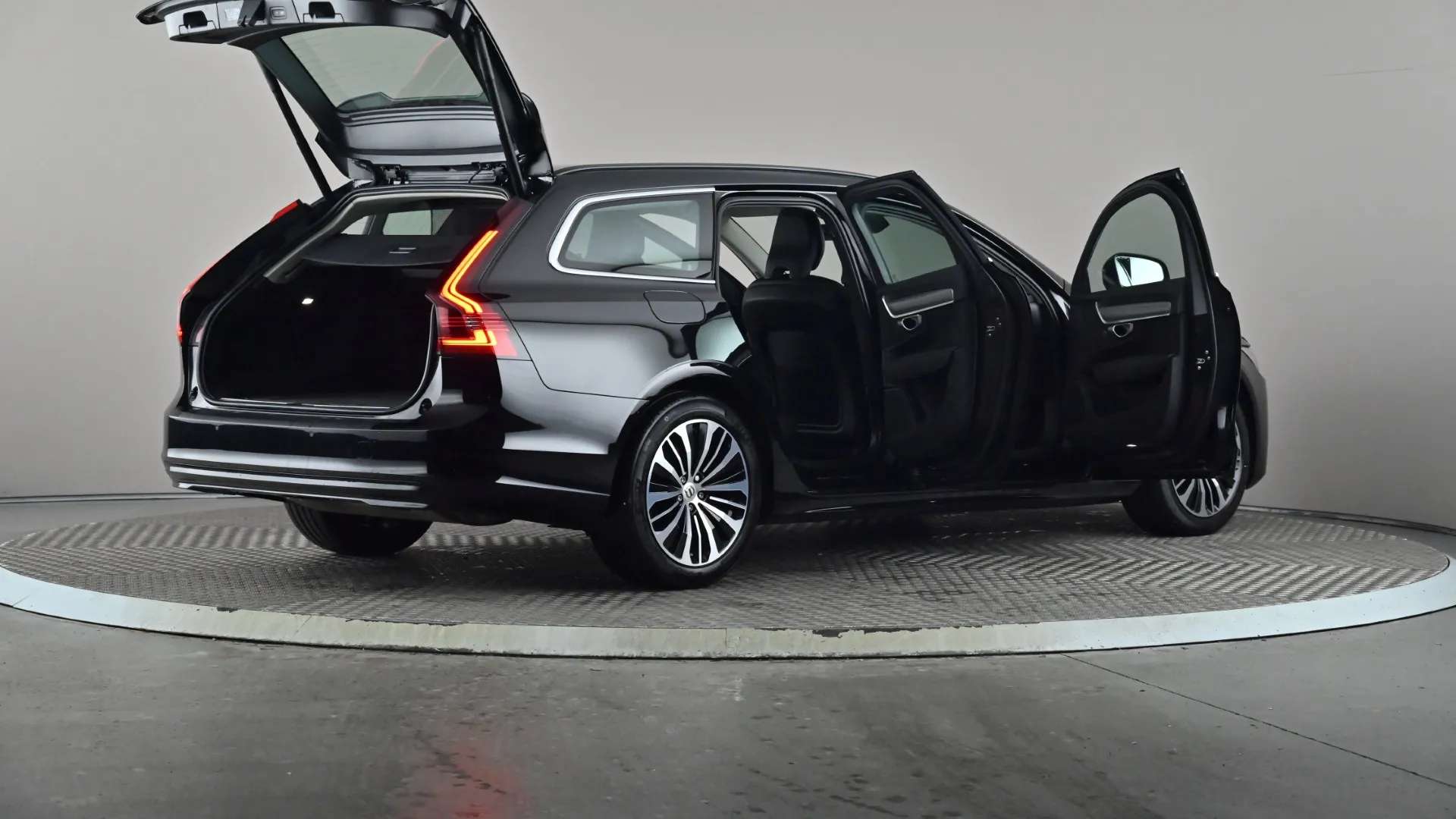 2022 VOLVO V90 2022 VOLVO V90