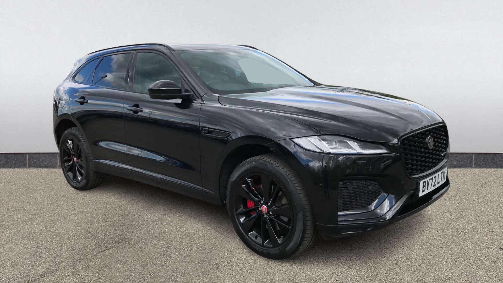 A 2022 JAGUAR F-PACE 2.0 D200 R-Dynamic Black Auto AWD A 2022 JAGUAR F-PACE 2.0 D200 R-Dynamic Black Auto AWD