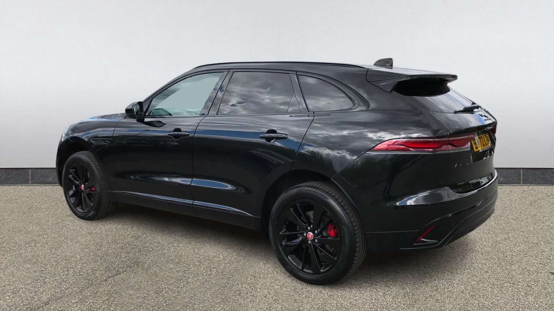 A 2022 JAGUAR F-PACE 2.0 D200 R-Dynamic Black Auto AWD A 2022 JAGUAR F-PACE 2.0 D200 R-Dynamic Black Auto AWD