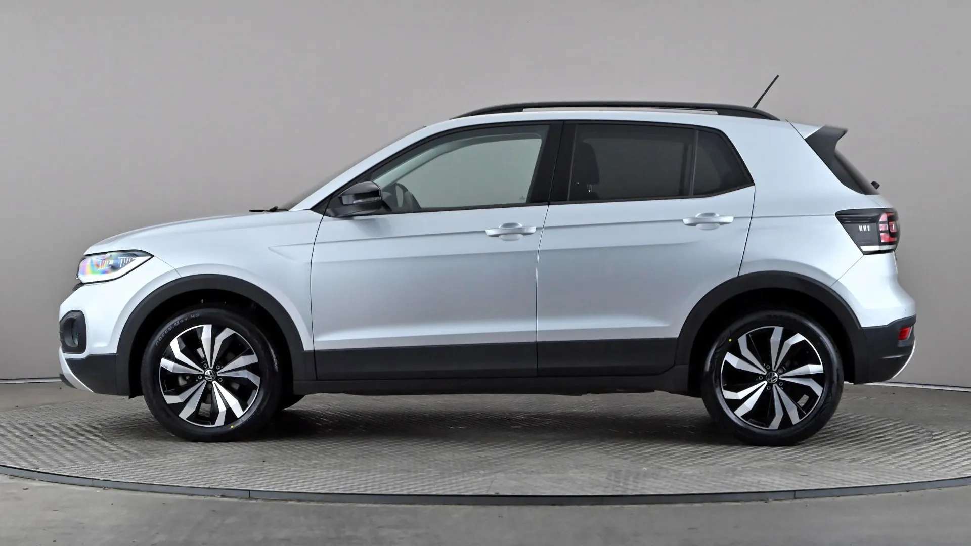 A 2022 VOLKSWAGEN T-CROSS 1.0 TSI 110 Black Edition A 2022 VOLKSWAGEN T-CROSS 1.0 TSI 110 Black Edition