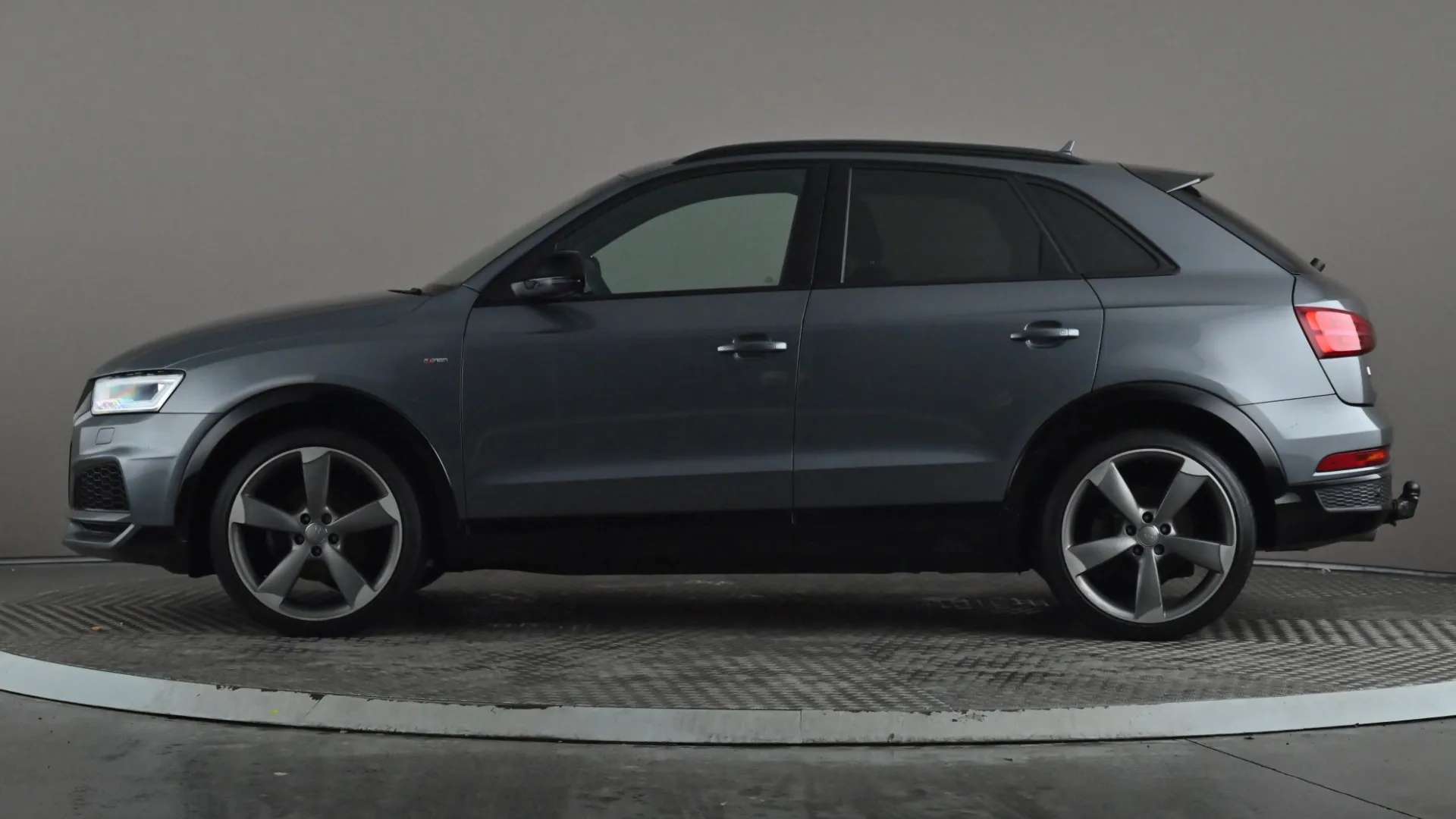 A 2017 AUDI Q3 2.0 TDI Quattro Black Edition A 2017 AUDI Q3 2.0 TDI Quattro Black Edition