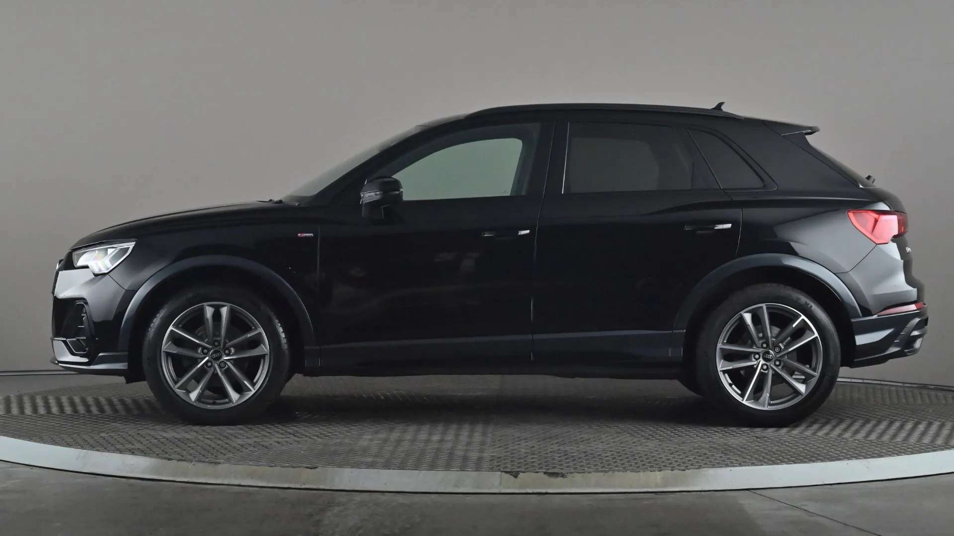 A 2022 AUDI Q3 35 TFSI Black Edition A 2022 AUDI Q3 35 TFSI Black Edition