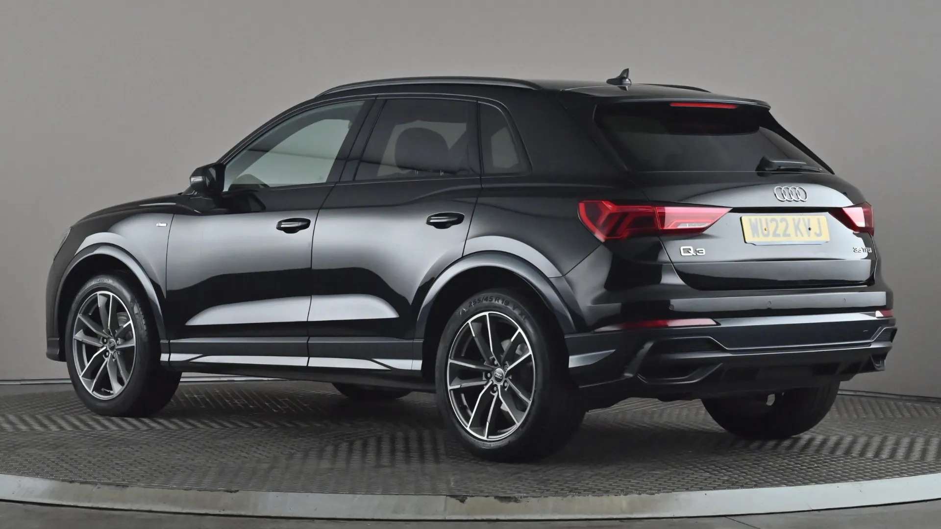 A 2022 AUDI Q3 35 TFSI Black Edition A 2022 AUDI Q3 35 TFSI Black Edition
