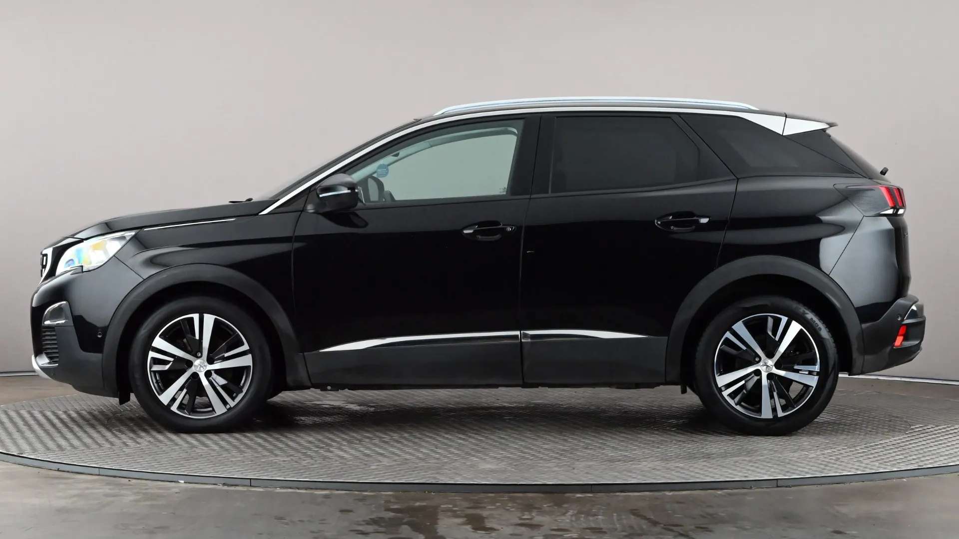 A 2018 PEUGEOT 3008 1.5 BlueHDi Allure A 2018 PEUGEOT 3008 1.5 BlueHDi Allure