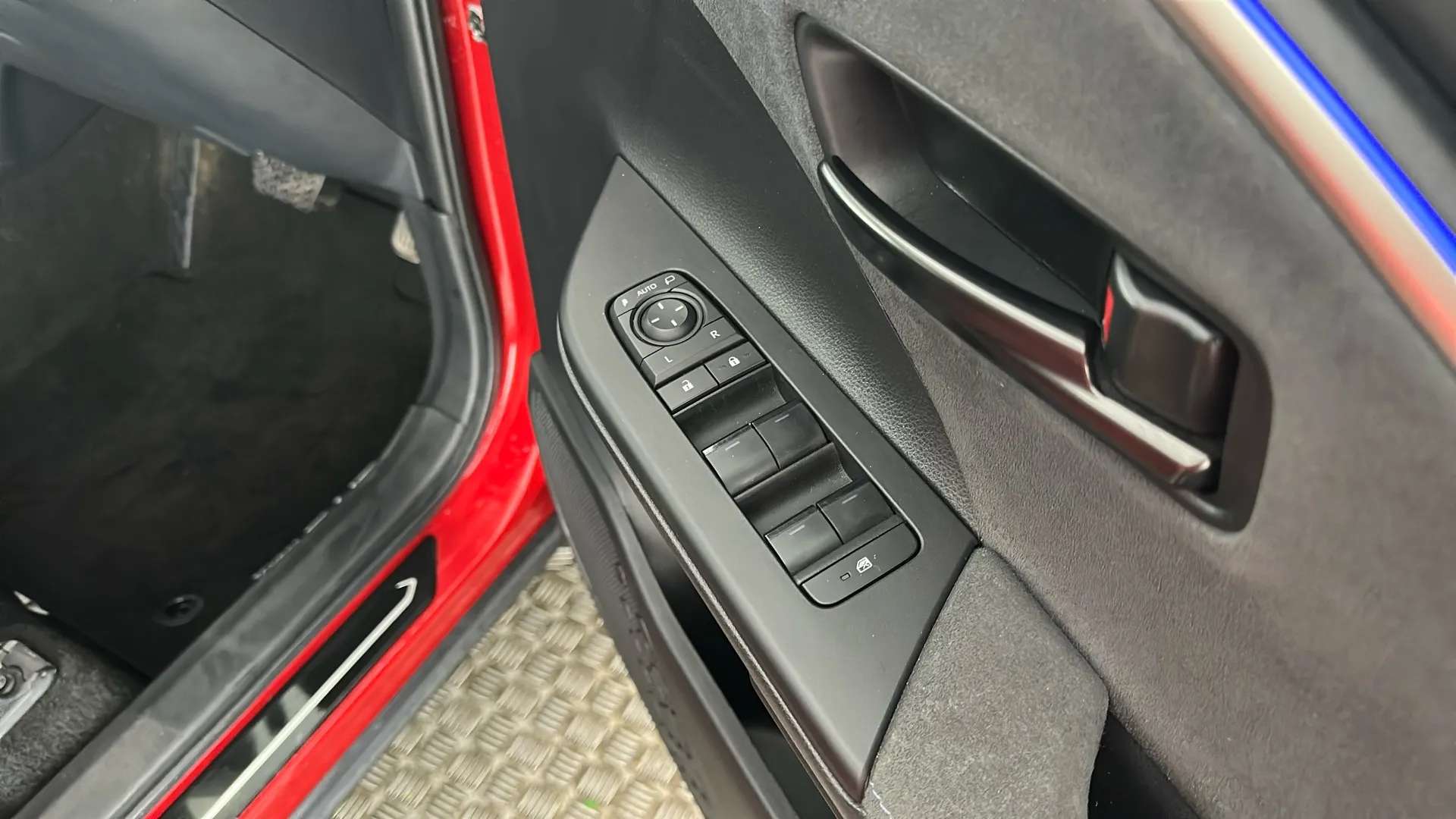 2024 TOYOTA C-HR 2024 TOYOTA C-HR