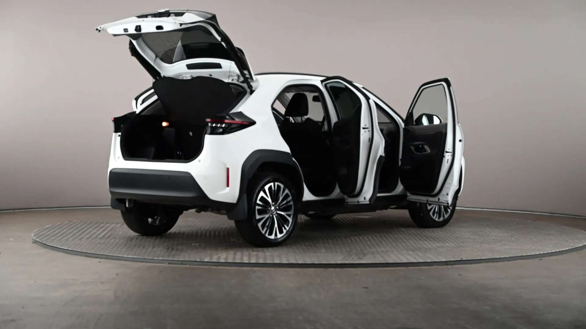 2023 TOYOTA YARIS CROSS 2023 TOYOTA YARIS CROSS