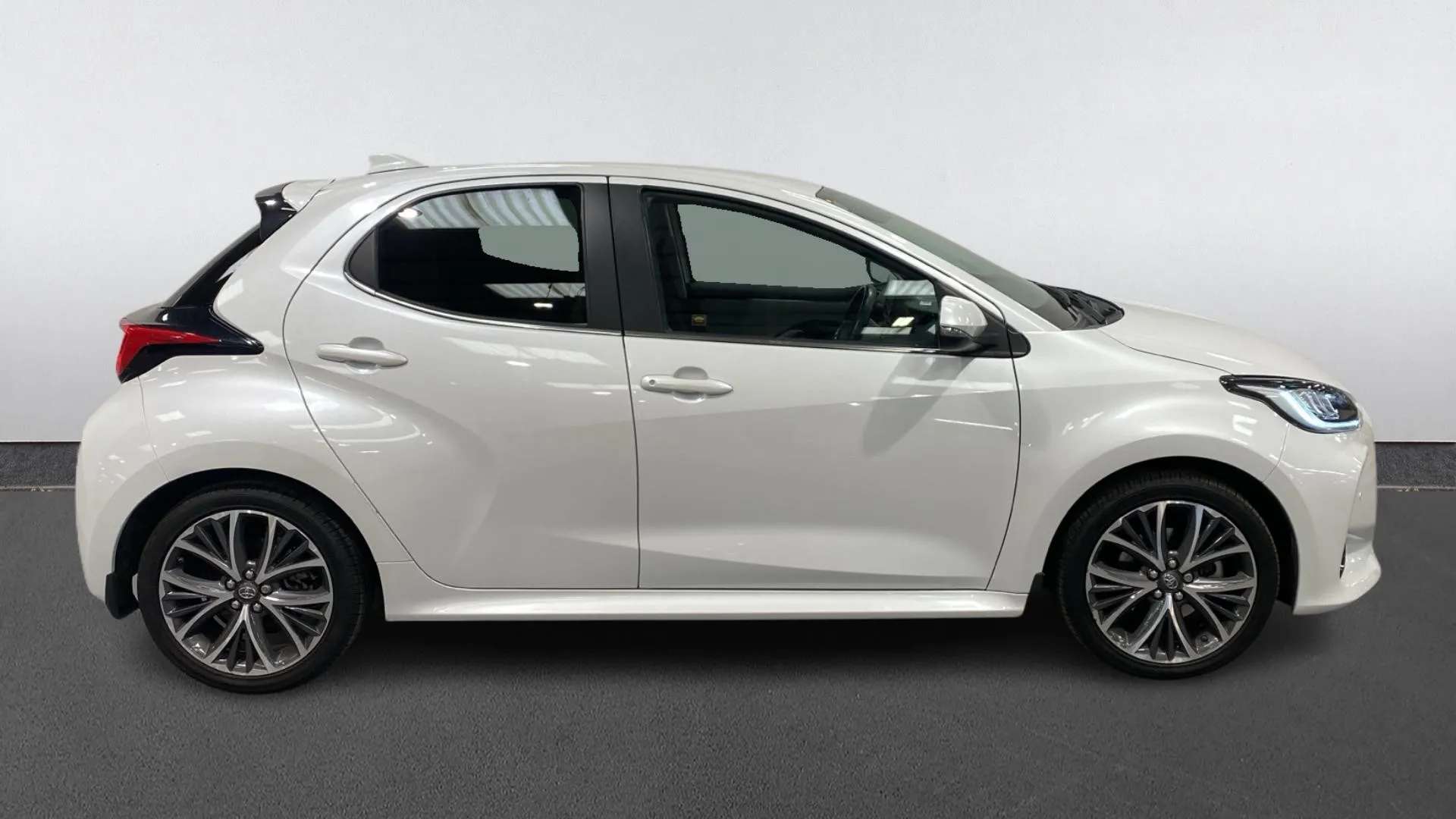 A 2022 TOYOTA YARIS 1.5 Hybrid Excel CVT A 2022 TOYOTA YARIS 1.5 Hybrid Excel CVT