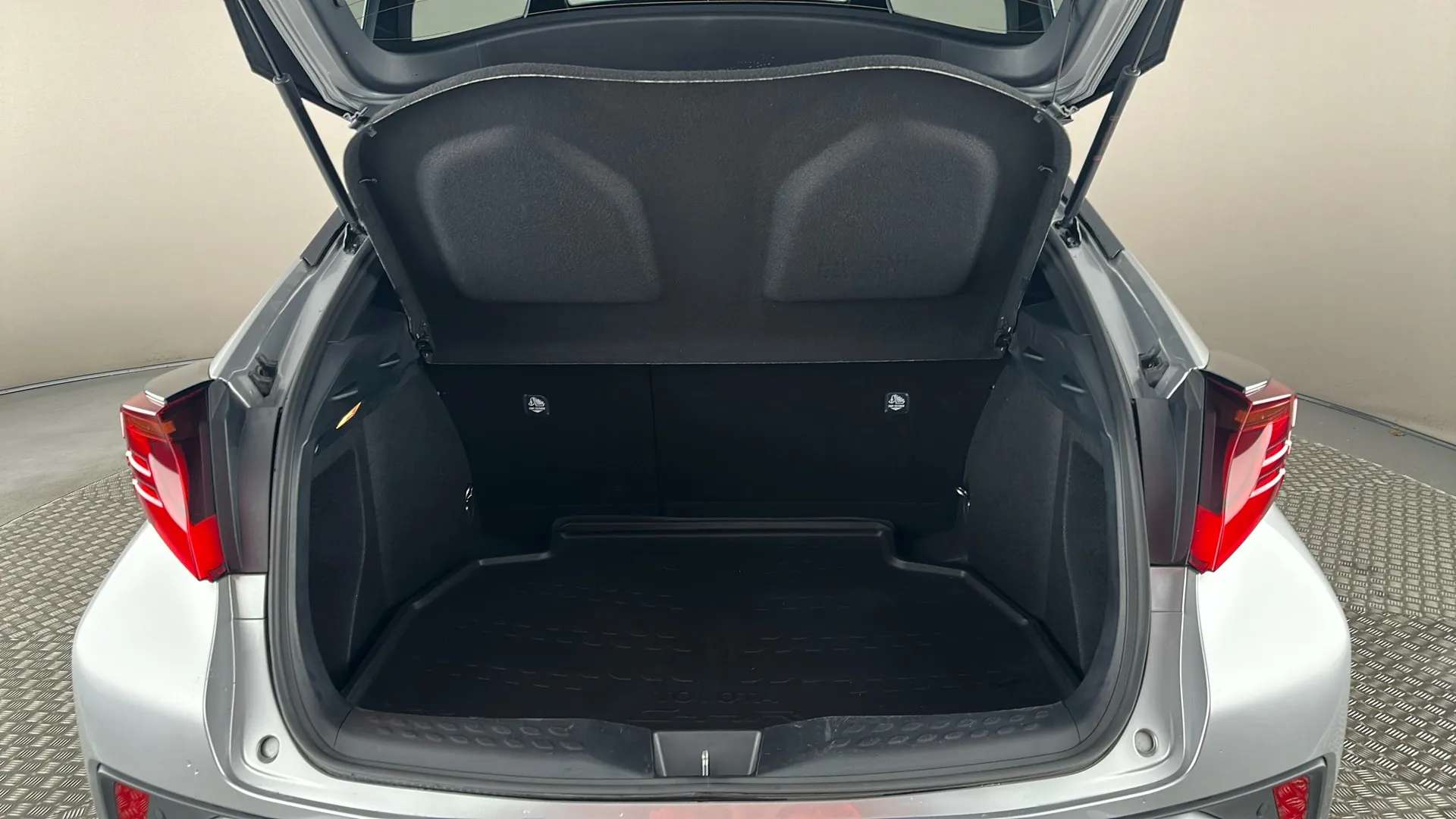 2023 TOYOTA C-HR 2023 TOYOTA C-HR