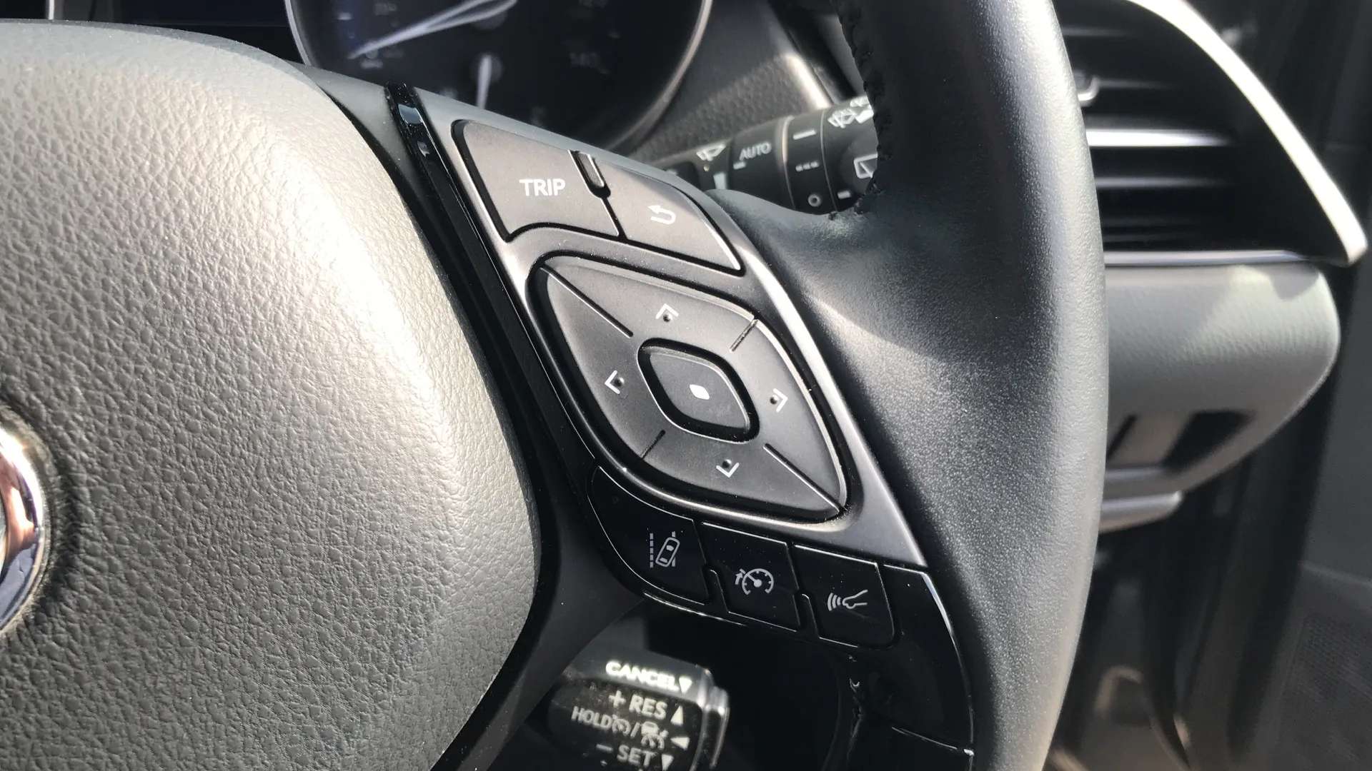 2023 TOYOTA C-HR 2023 TOYOTA C-HR