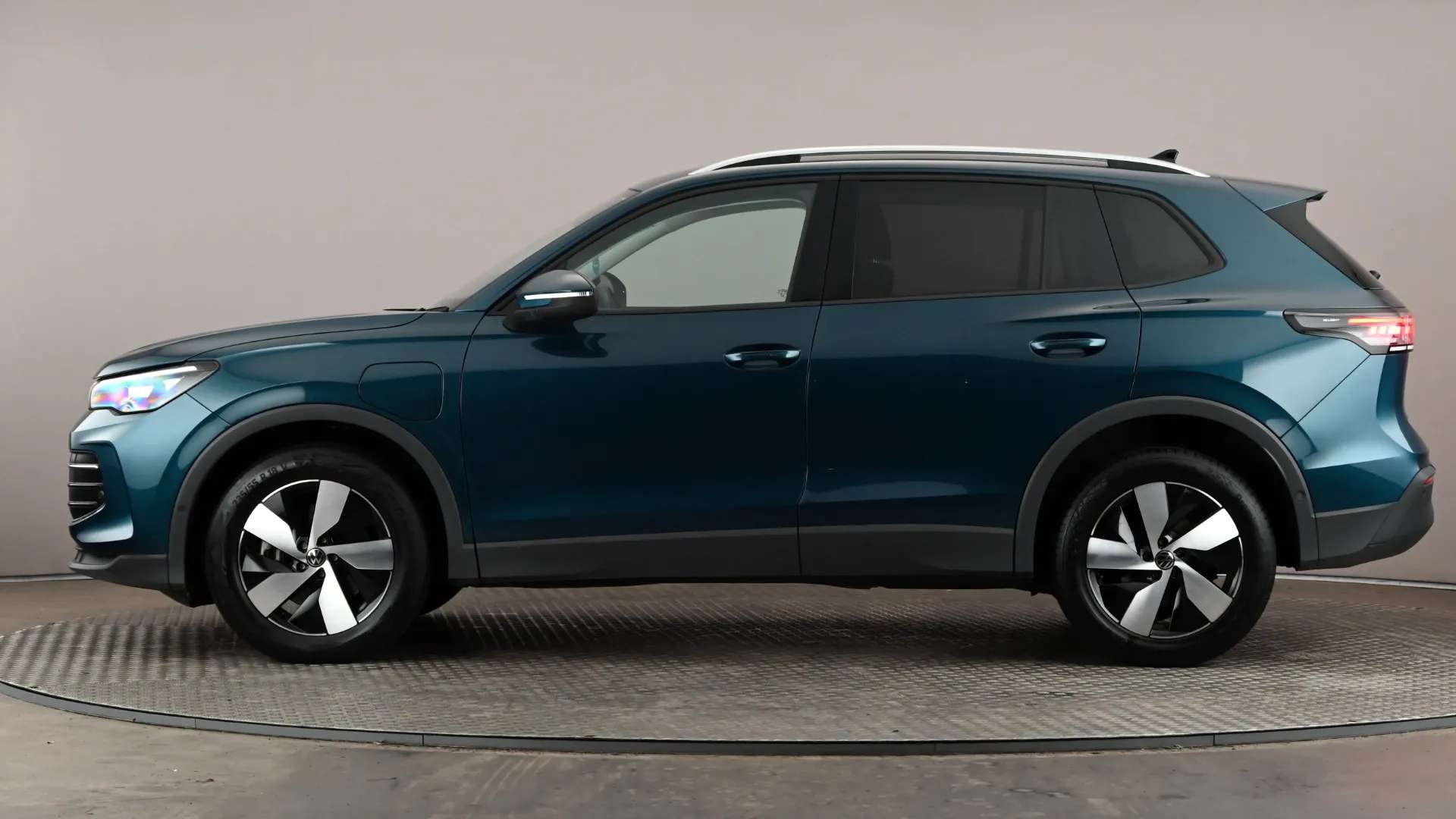 A 2024 VOLKSWAGEN TIGUAN 1.5 TSI eHybrid Match DSG A 2024 VOLKSWAGEN TIGUAN 1.5 TSI eHybrid Match DSG