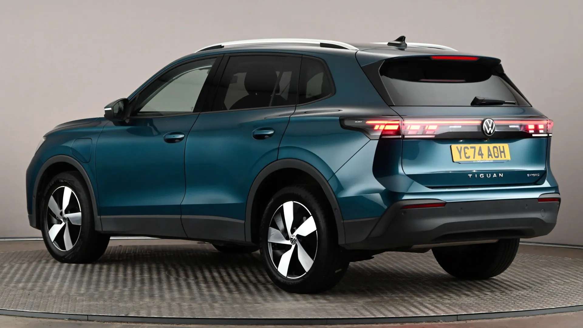A 2024 VOLKSWAGEN TIGUAN 1.5 TSI eHybrid Match DSG A 2024 VOLKSWAGEN TIGUAN 1.5 TSI eHybrid Match DSG