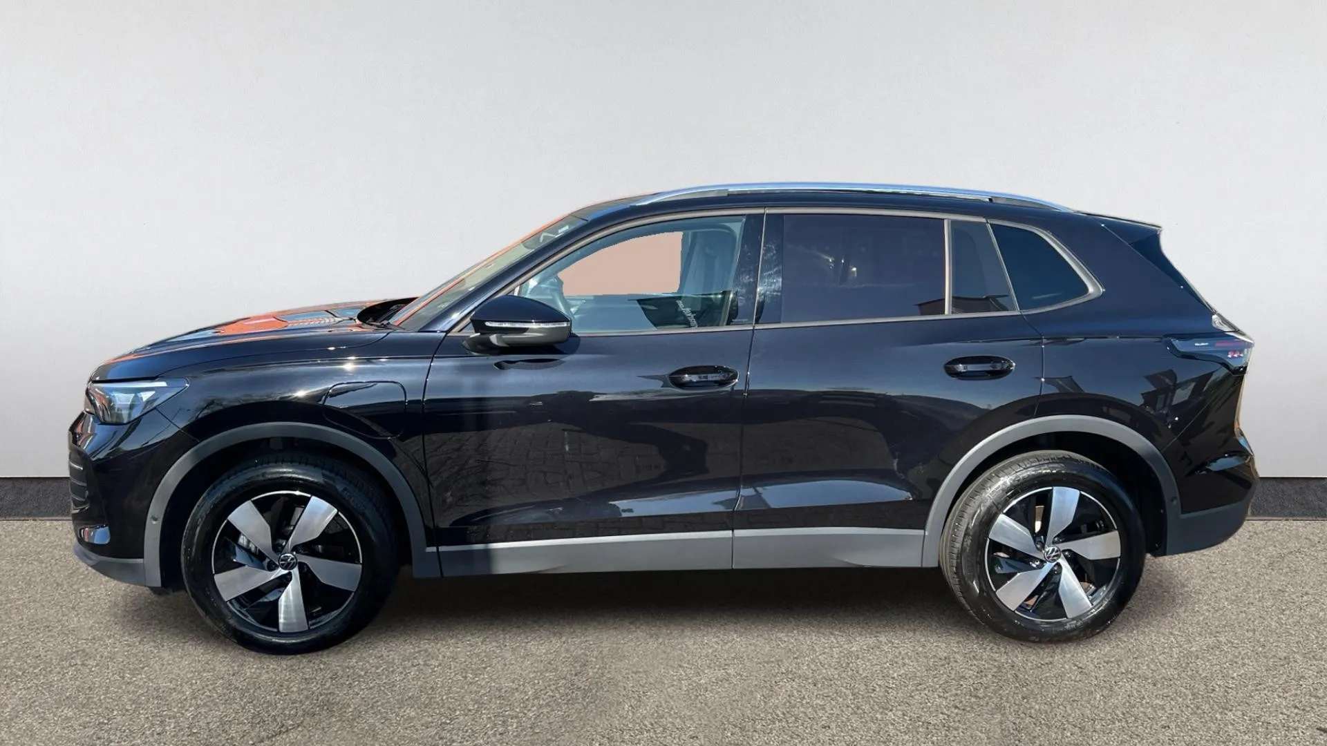 A 2025 VOLKSWAGEN TIGUAN 1.5 TSI eHybrid Match DSG A 2025 VOLKSWAGEN TIGUAN 1.5 TSI eHybrid Match DSG