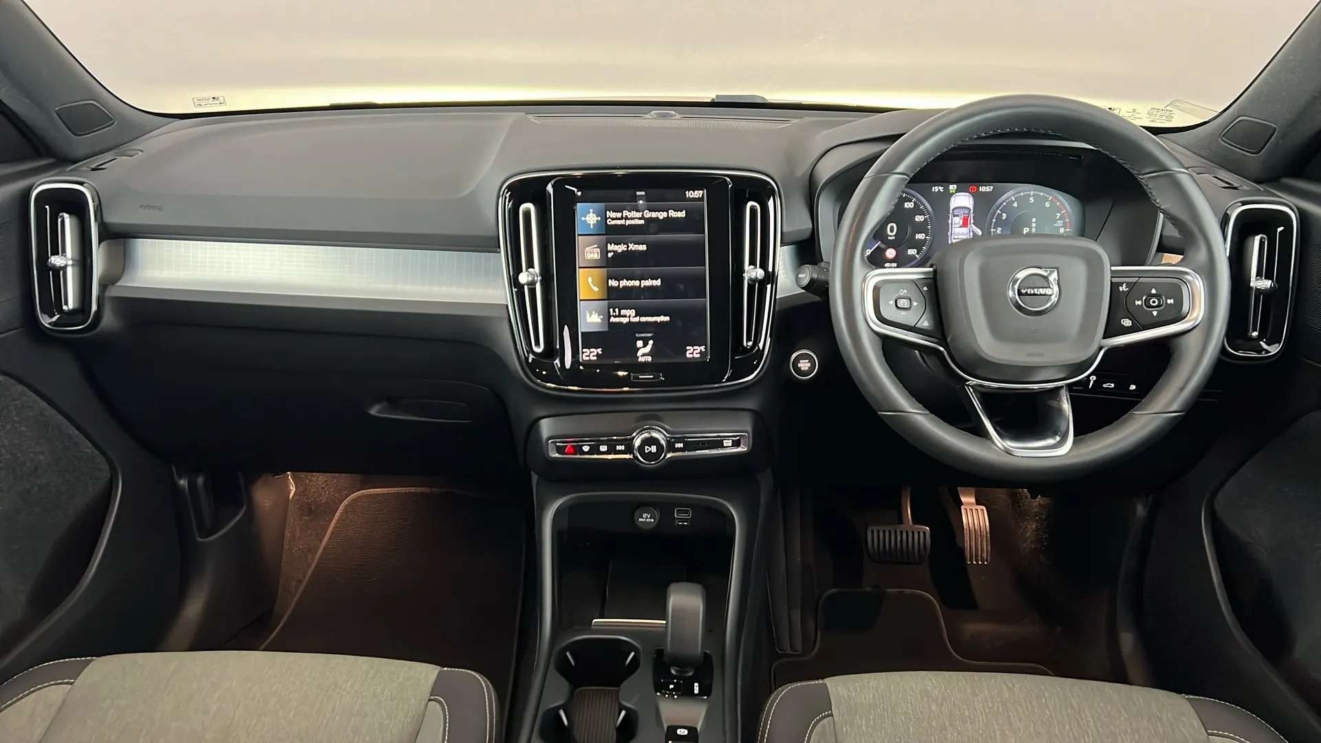 2022 VOLVO XC40 2022 VOLVO XC40