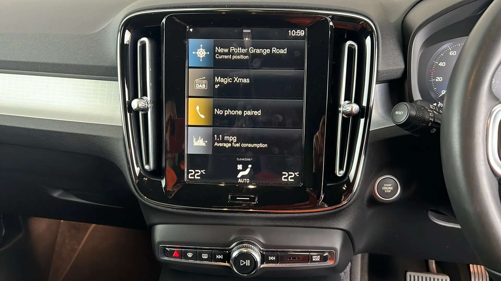 2022 VOLVO XC40 2022 VOLVO XC40