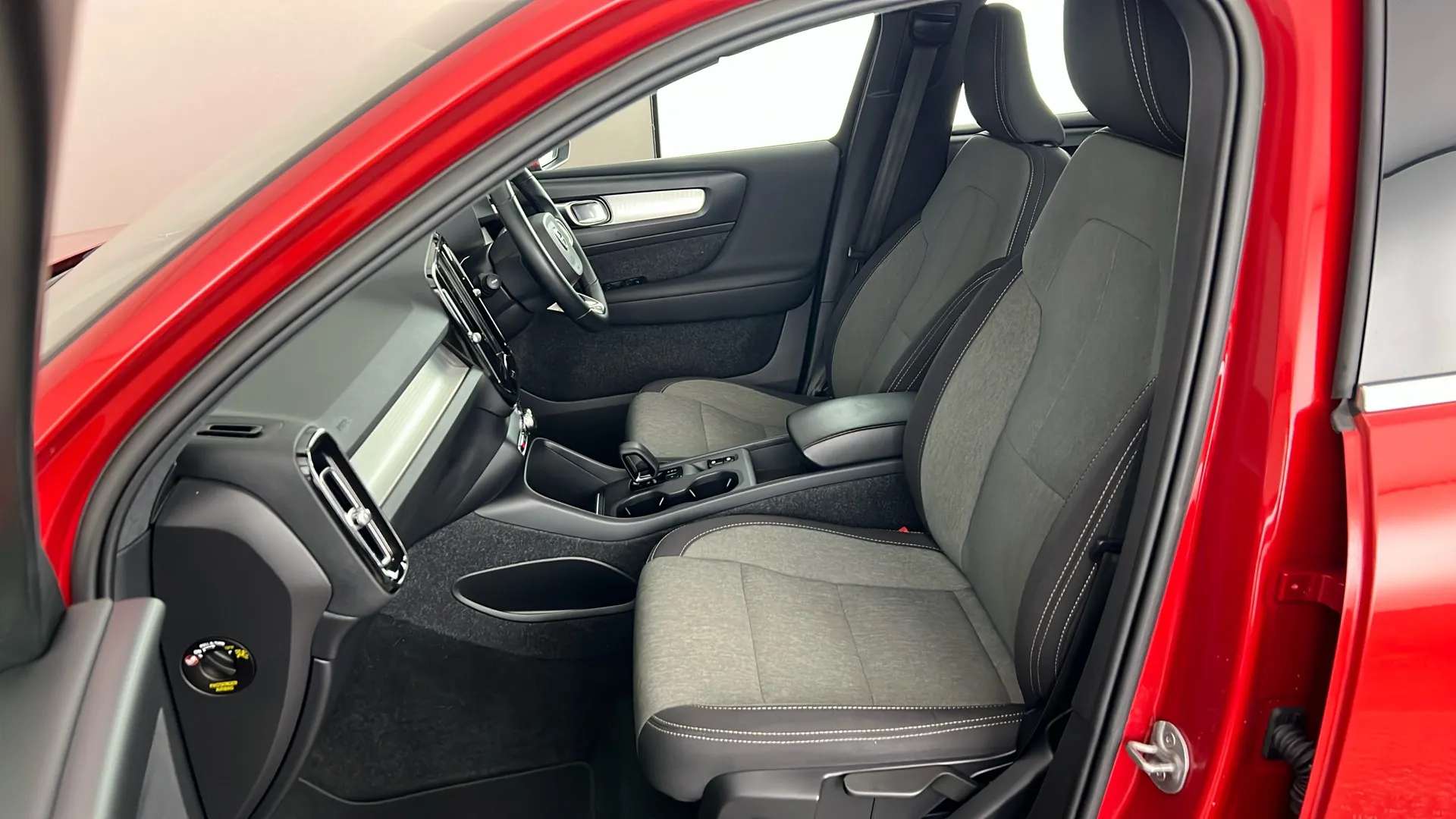 2022 VOLVO XC40 2022 VOLVO XC40