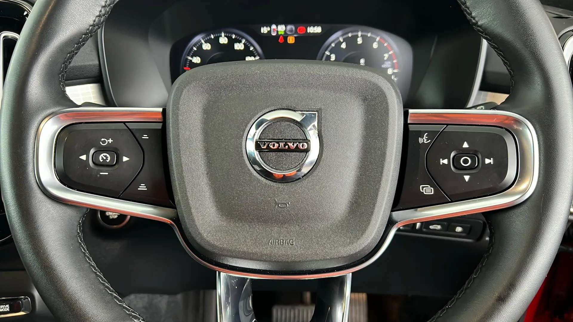 2022 VOLVO XC40 2022 VOLVO XC40