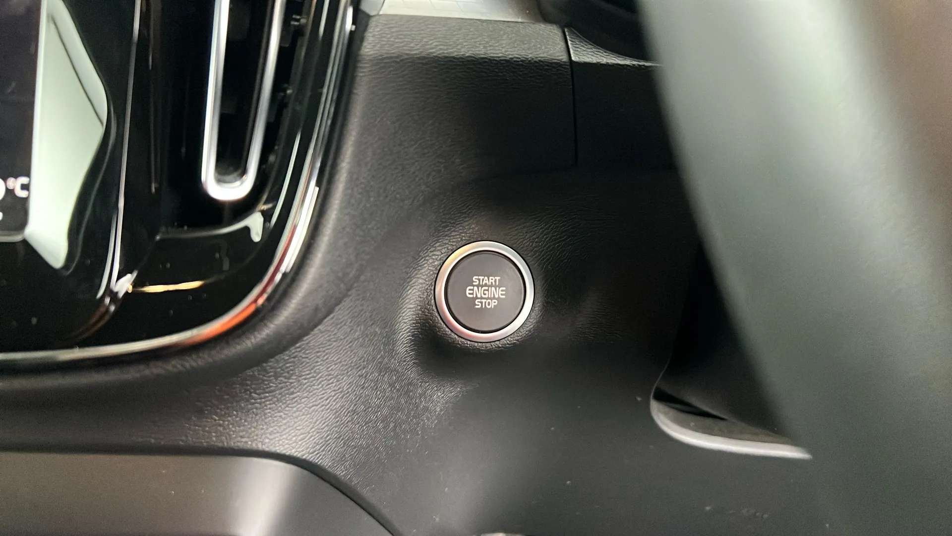 2022 VOLVO XC40 2022 VOLVO XC40