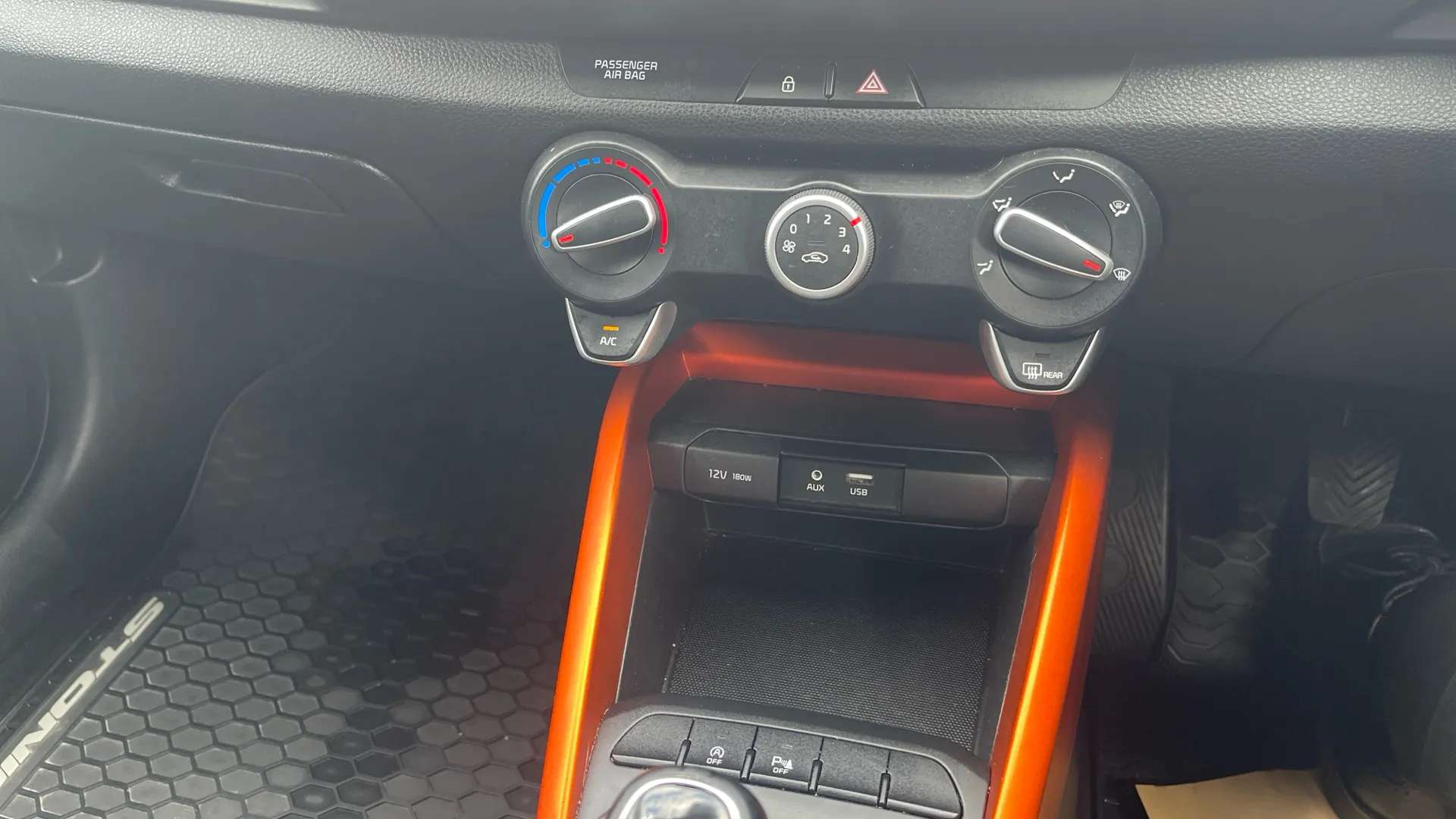 2019 KIA STONIC 2019 KIA STONIC