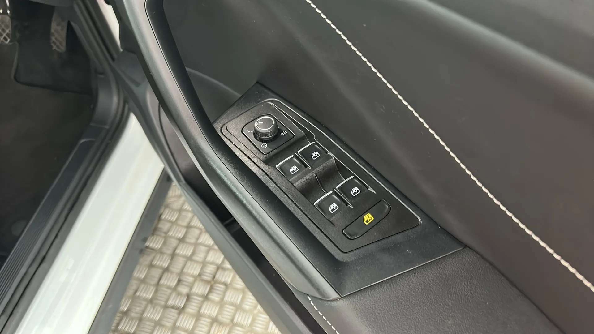 2023 VOLKSWAGEN T-ROC 2023 VOLKSWAGEN T-ROC