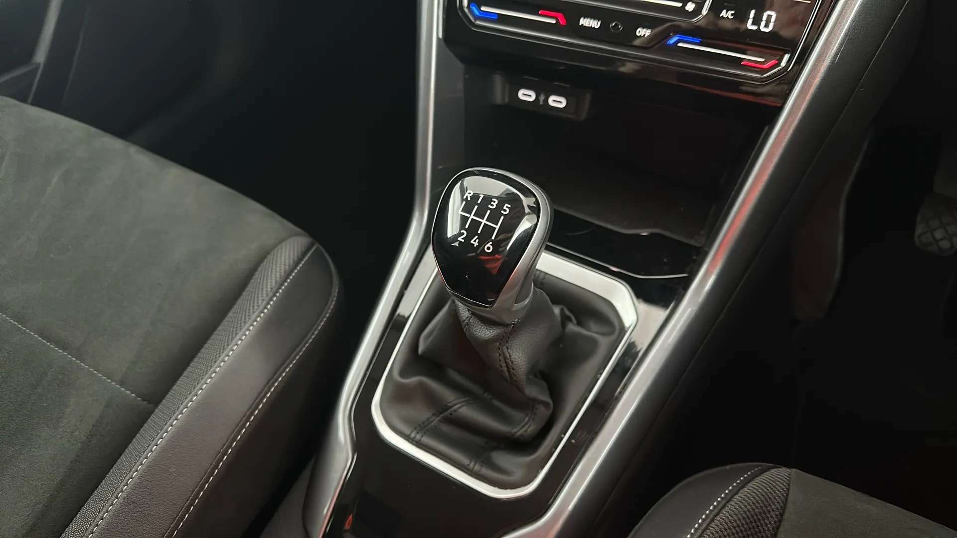 2023 VOLKSWAGEN T-ROC 2023 VOLKSWAGEN T-ROC