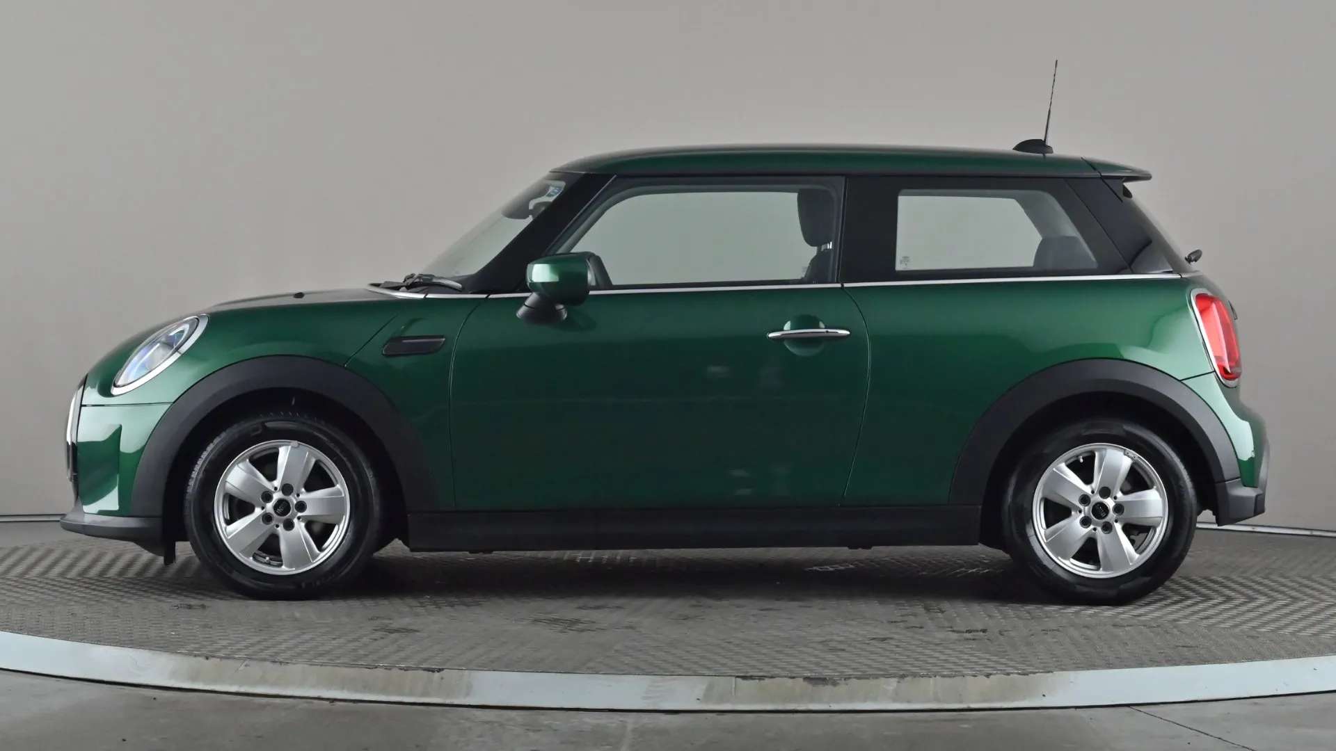 A 2023 MINI HATCH 1.5 Cooper Classic Premium Auto A 2023 MINI HATCH 1.5 Cooper Classic Premium Auto