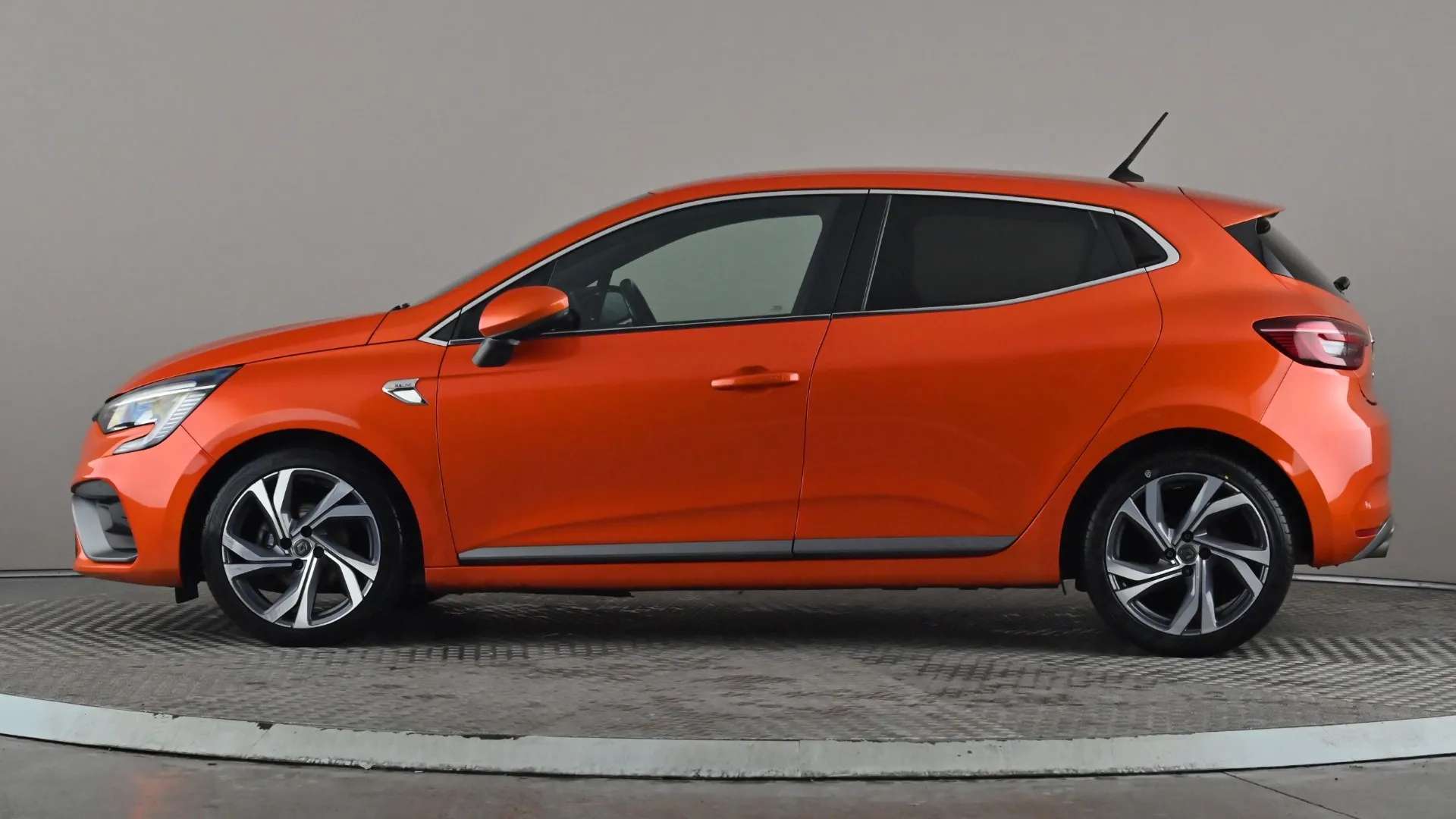 A 2019 RENAULT CLIO 1.0 TCe 100 RS Line A 2019 RENAULT CLIO 1.0 TCe 100 RS Line