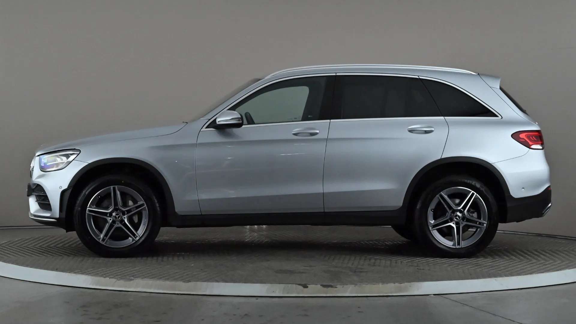 A 2022 MERCEDES-BENZ GLC GLC 300de 4Matic AMG Line 9G-Tronic A 2022 MERCEDES-BENZ GLC GLC 300de 4Matic AMG Line 9G-Tronic