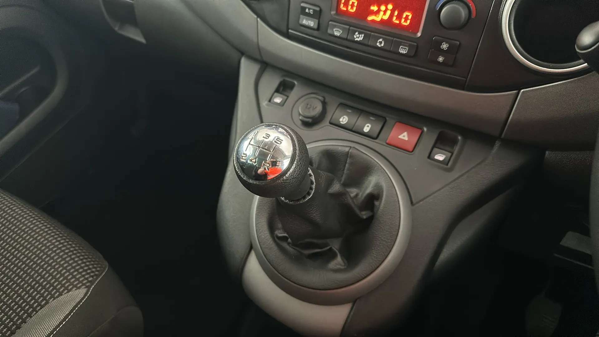 2017 PEUGEOT PARTNER TEPEE 2017 PEUGEOT PARTNER TEPEE