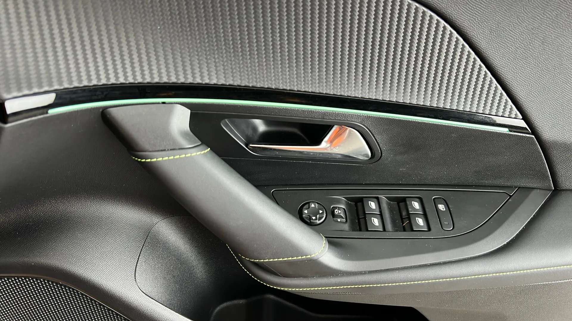 2023 PEUGEOT 2008 2023 PEUGEOT 2008