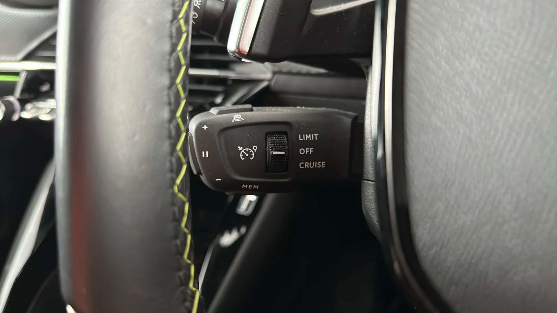 2023 PEUGEOT 2008 2023 PEUGEOT 2008