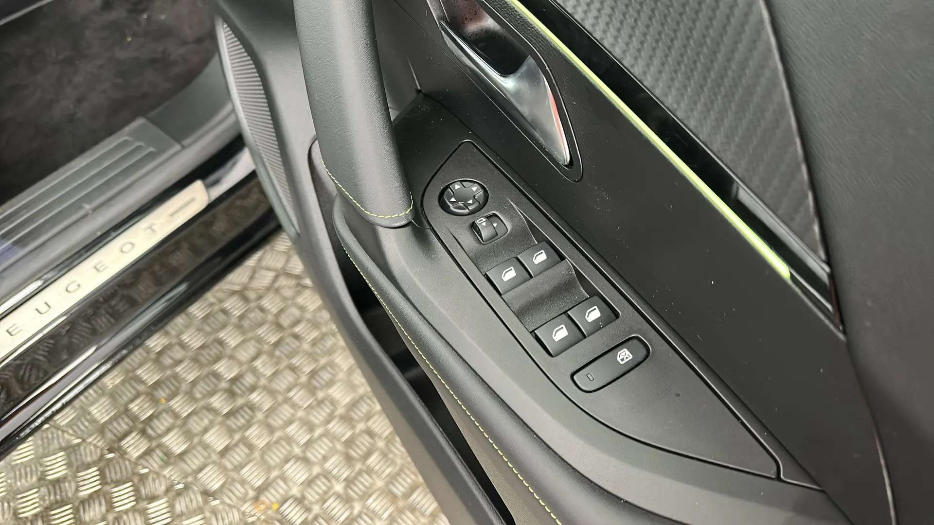 2023 PEUGEOT 2008 2023 PEUGEOT 2008